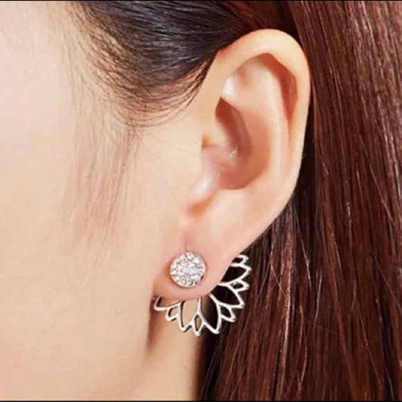Jewelry - 🆕Silver Lotus Earrings